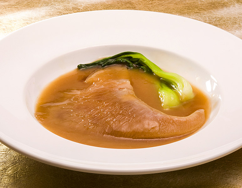 古樹軒のふかひれ姿煮！紅焼醤スープと煮込むだけ / ４０ｋｇ級の長崎産「巨大クエ」で鍋を堪能！