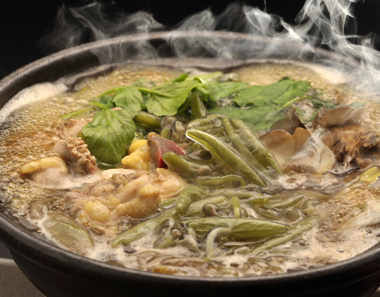 冬のじゅんさい鍋は秋田県名産のセリと比内地鶏で食す / 日本一辛い！松館しぼり大根も