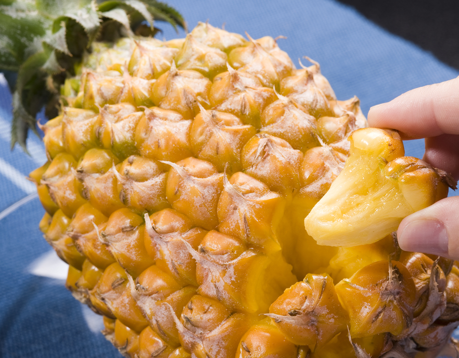 手でちぎれる！沖縄の極甘パイナップル『スナックパイン』＆桃の香り!?『ピーチパイン』