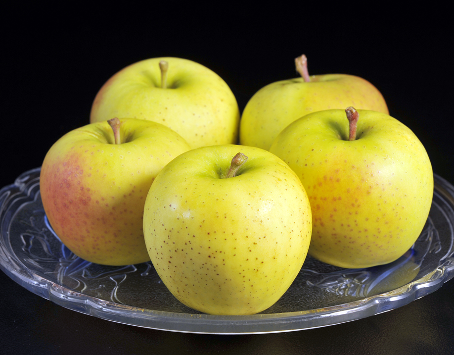 希少りんご『アンビシャス』収穫から半年で強烈な甘さに…／さっぱり河内晩柑／母の日フルーツバスケット