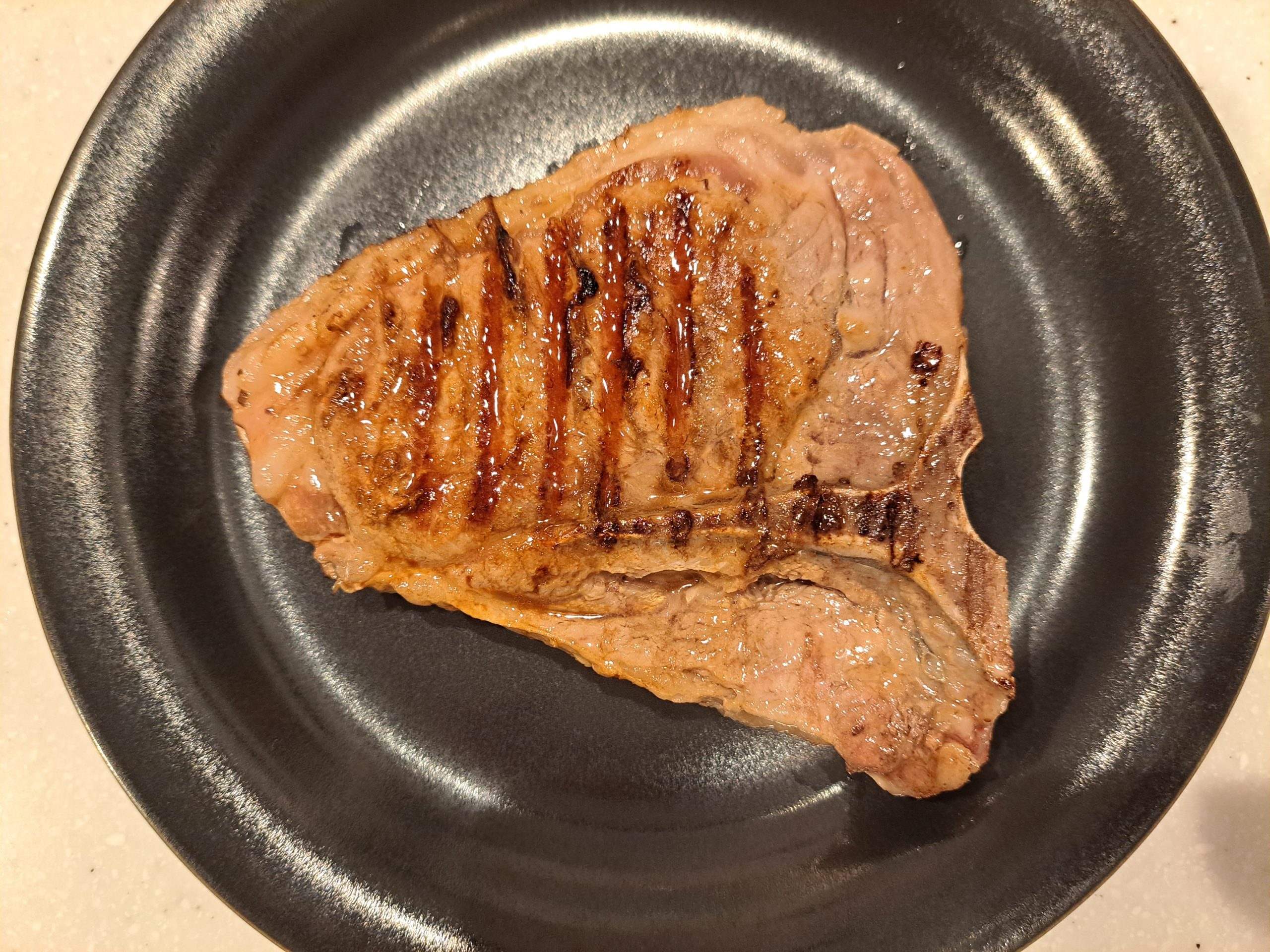 Tボーンステーキ みつば放牧牧草牛 みつば放牧牧草牛 フィレサイコロステーキ 200g – GOODGOODMEAT