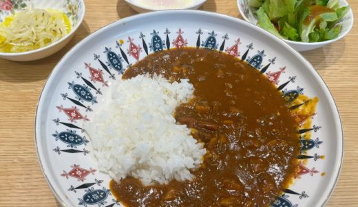 東麻布職場ランチ日記５０～スパイスたっぷりカレーと牛皿～